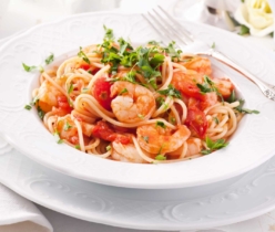 Spaghetti met verse tomaten en scampi - Zlim recept