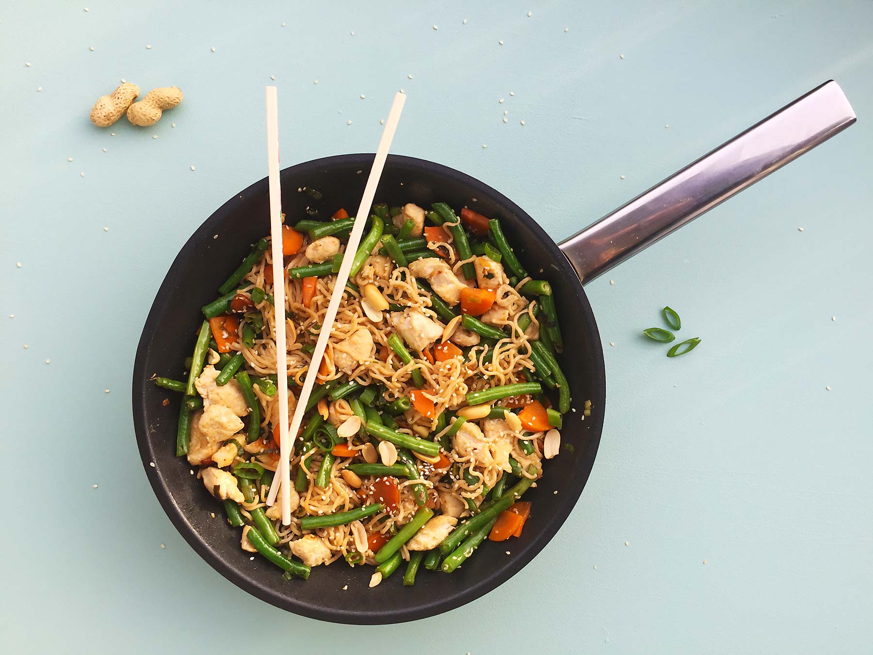 Noodles met sperziebonen en sesamkip